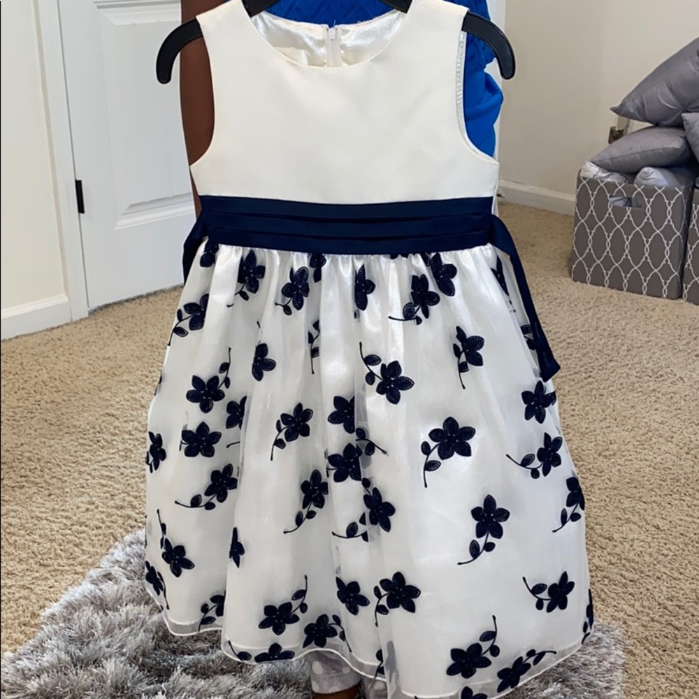 Dress - Picture 3 of 4